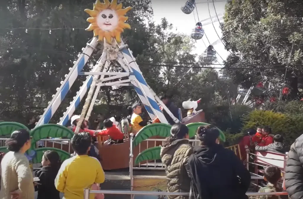 kathmandu fun park swing